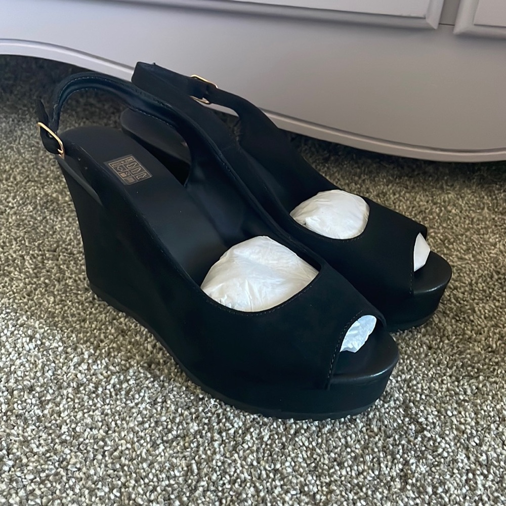 BNIB Black platform sandals